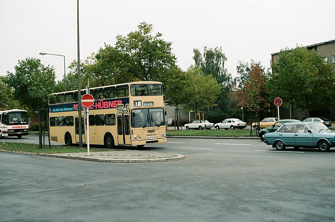 A yellow BVG MAN SD 200 double-decker bus on route 97 in West Berlin in 1983