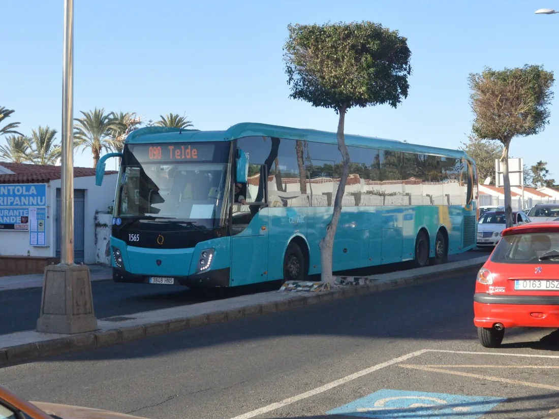 A Castrosua Magnus E bus operated by Global Salcai Utinsan, at Playa del Inglés in Gran Canaria.