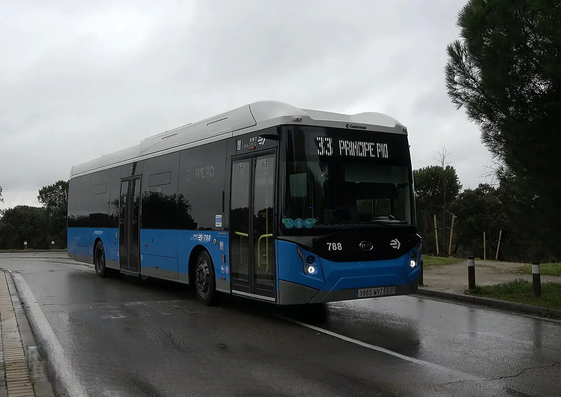 EMT Madrid bus 788, a BYD Castrosua Nelec electric bus, working line 33 at Casa de Campo.