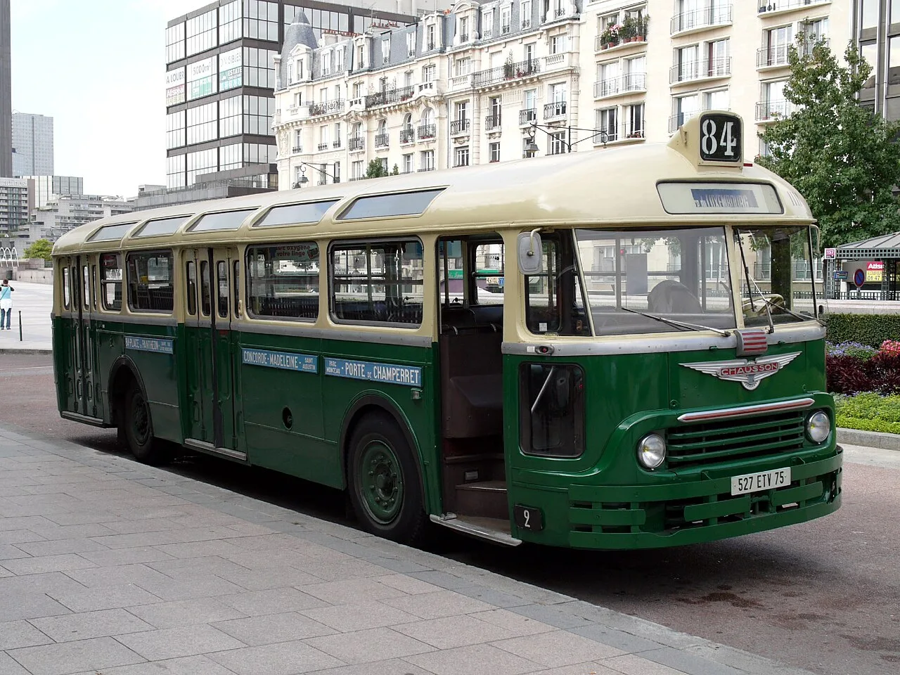 A preserved Chausson bus in Paris RATP livery on route 84.