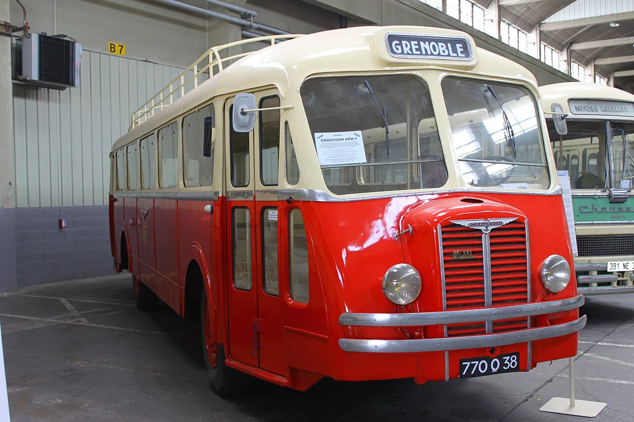 A restored cream-and-green Chausson APH coach with its distinctive rounded "pig-nose" front, in preserved SGTE colours.