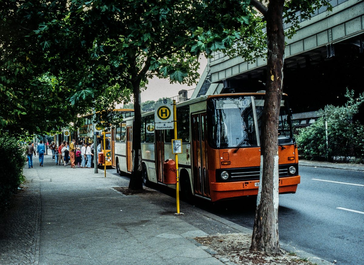 An Ikarus 280 articulated bus of East Berlin's operator at Hallesches Tor in 1990