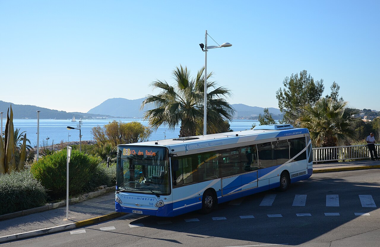A modern Heuliez GX 327 low-floor city bus in a French town.