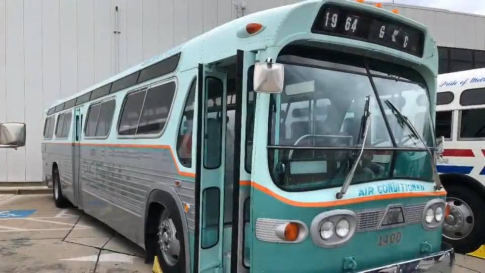 A preserved DC Transit GMC Fishbowl bus number 1400 in heritage green-and-white livery at a 2018 bus event.