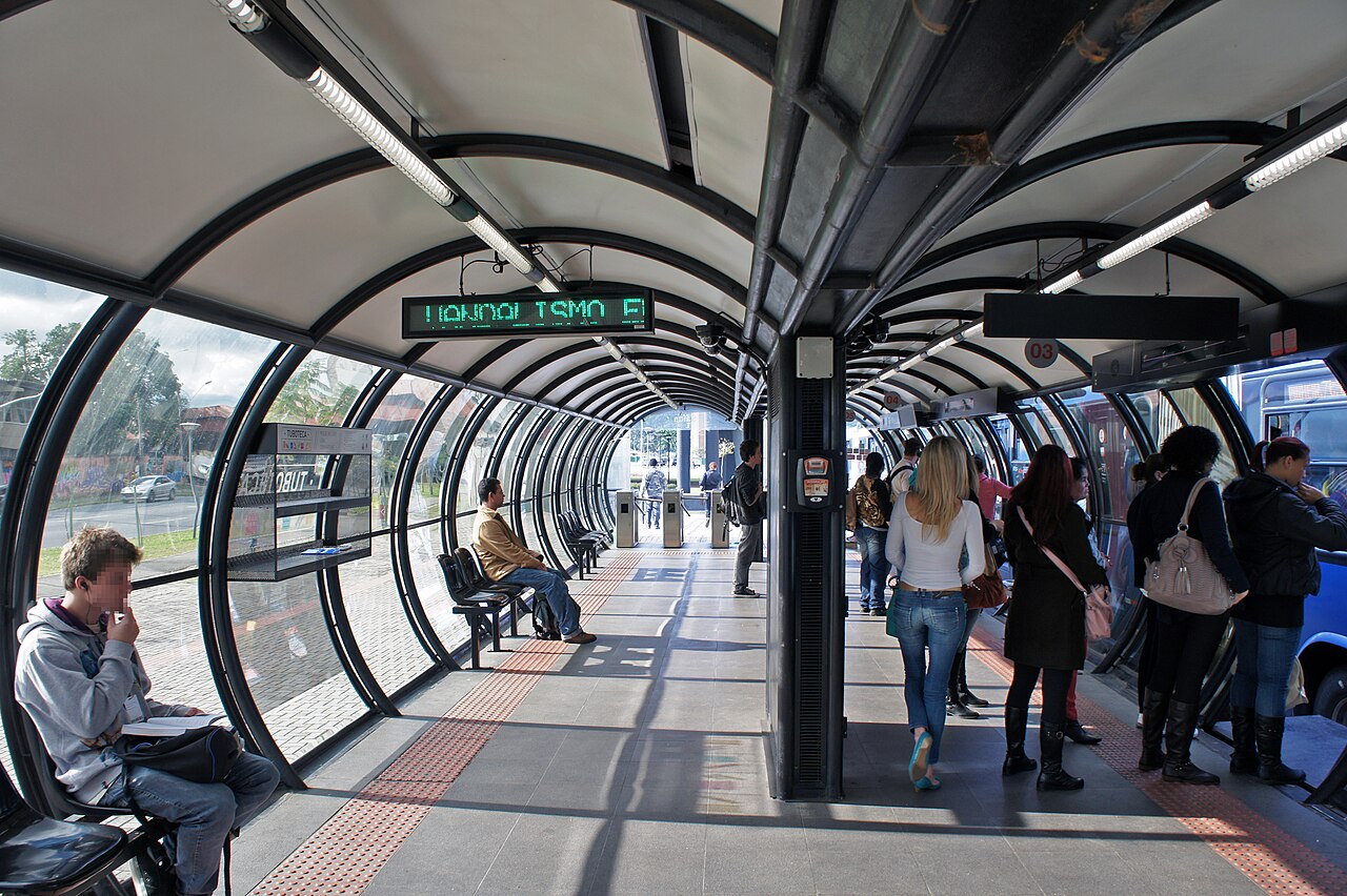 Interior of a Curitiba tube station showing level boarding at the same height as the bus floor