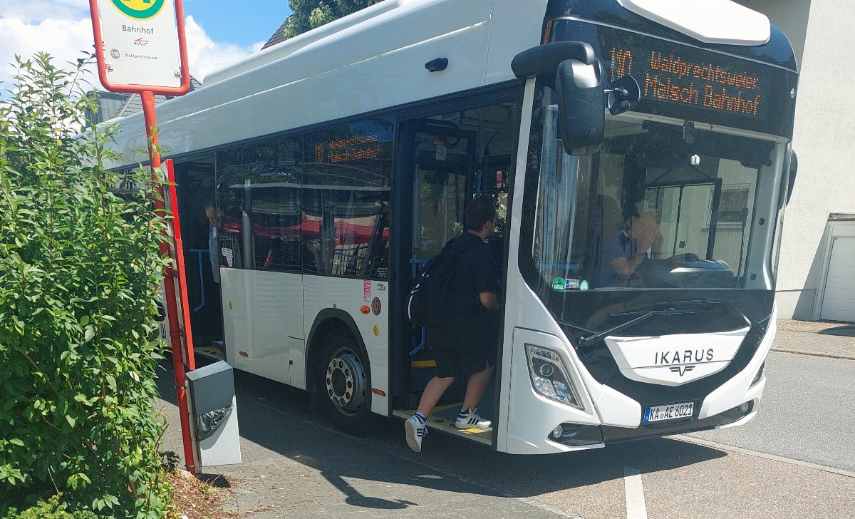 A modern white Ikarus 120e battery-electric city bus