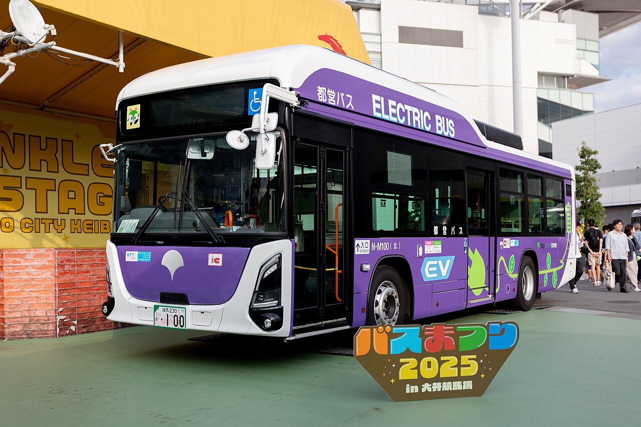 A battery-electric Isuzu Erga EV city bus operated by Toei Bus in Tokyo.
