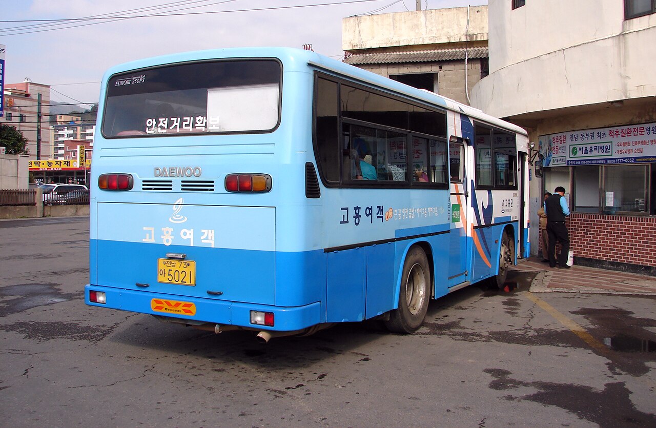A 2005 Daewoo BS090 Royal Midi city bus in South Korea, the boxy 9-metre midibus that became a simulator favourite