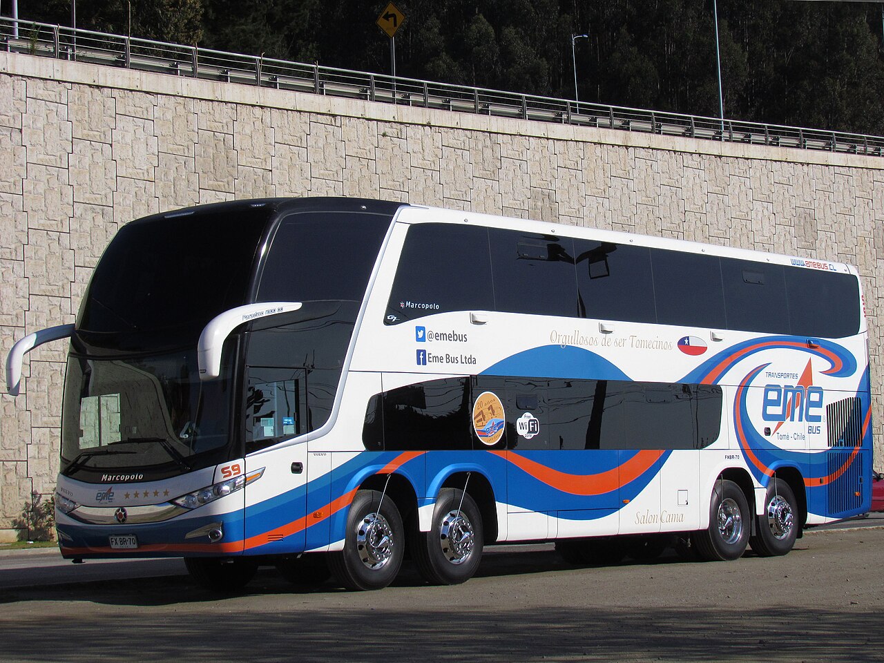 A Marcopolo Paradiso 1800 DD double-decker on a Volvo chassis.