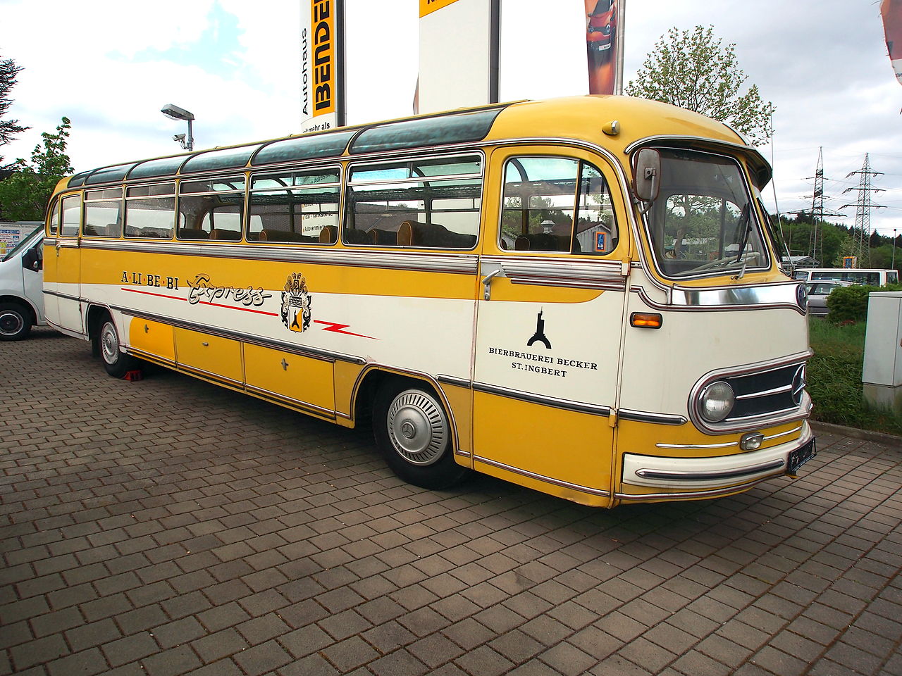A preserved Mercedes-Benz O 321 — the 1954 semi-integral design that replaced the bus's truck frame with a load-bearing body.