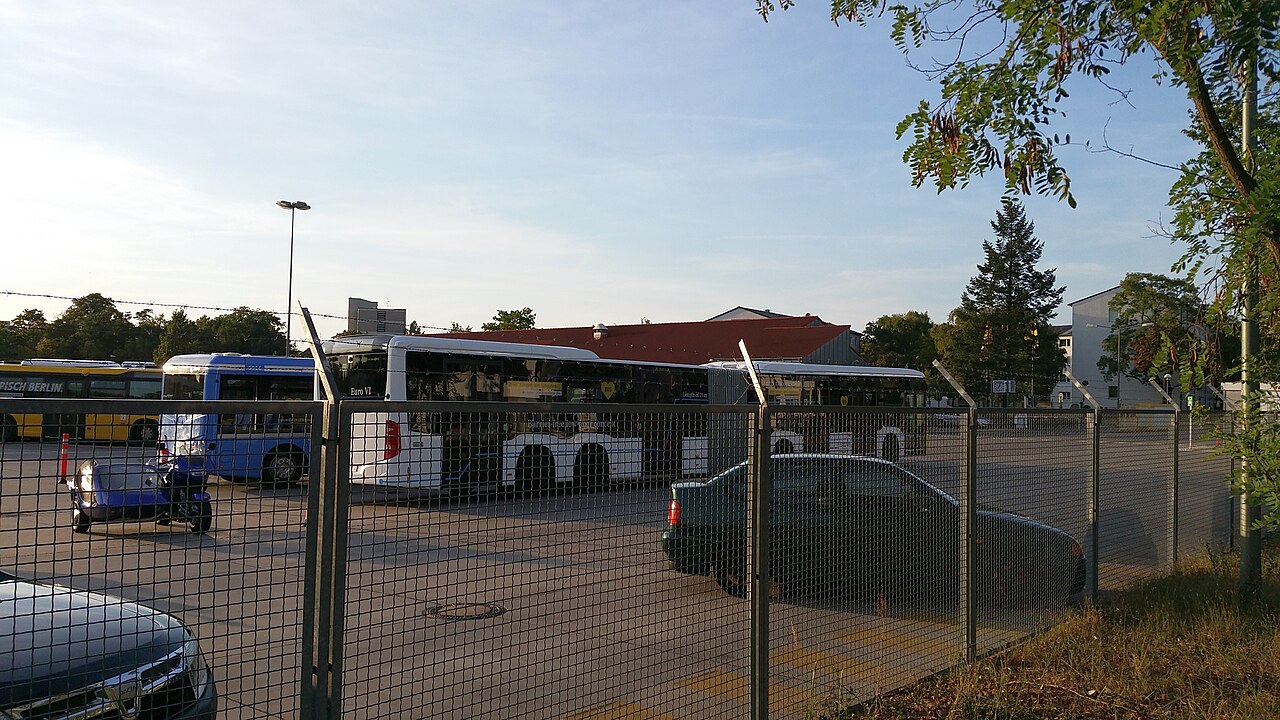 Mercedes-Benz CapaCity L four-axle extra-long articulated bus