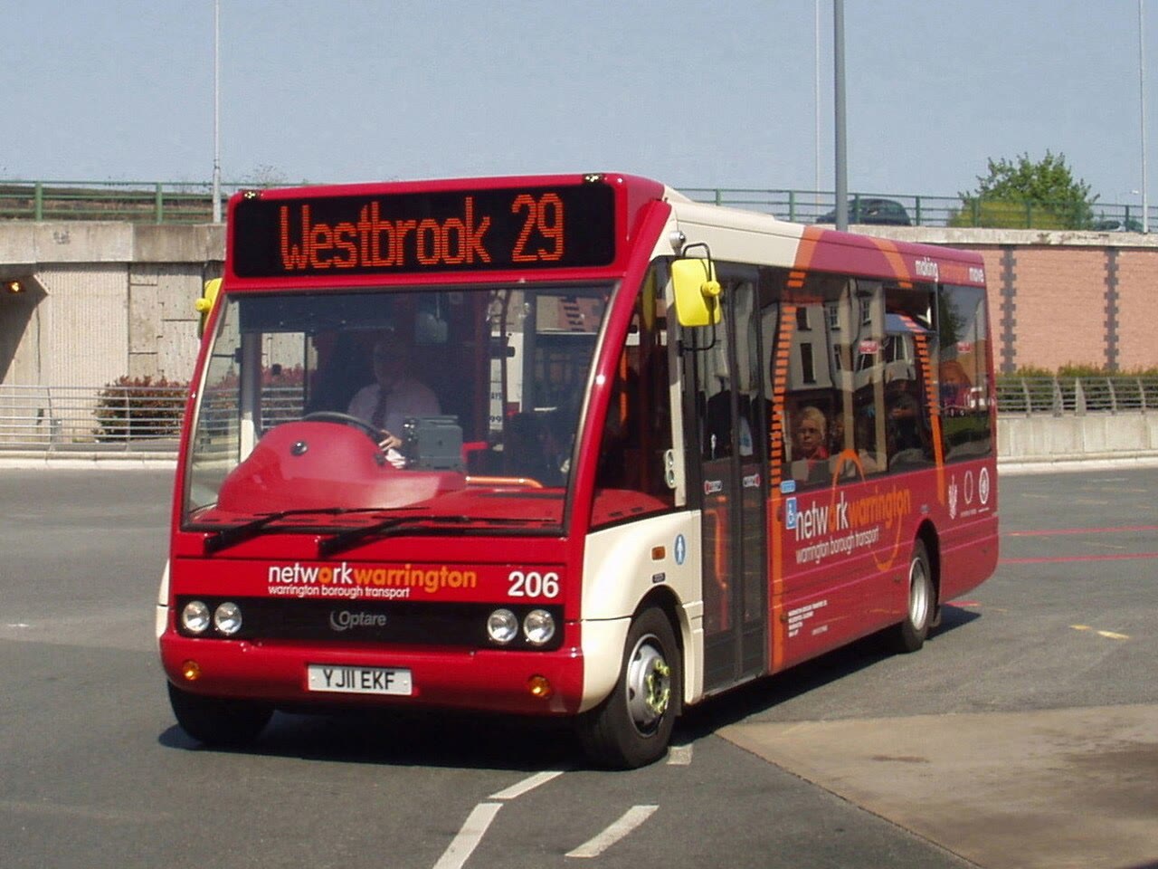 An Optare Solo, a purpose-built low-floor midibus, at a bus stop