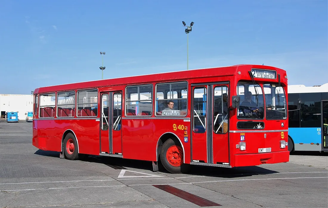 A preserved Pegaso 6050 city bus in AMTBUS colours.
