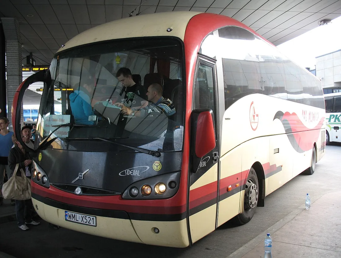 A Sunsundegui Sideral 2000 coach on a Volvo B12B chassis, operated by PKS Mława, photographed in Kraków, Poland.