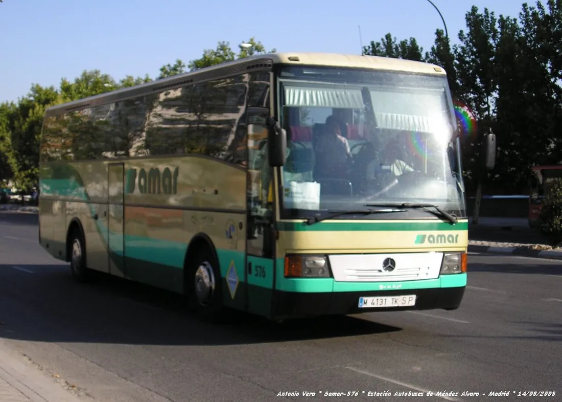 A Samar coach, a Mercedes-Benz O404 with Sunsundegui Stylo bodywork, photographed in 2005.