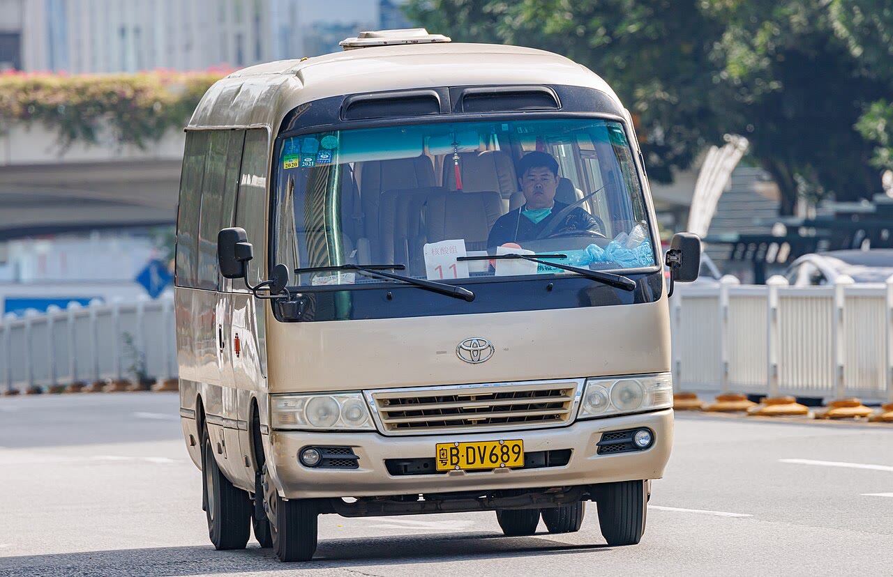 A third-generation Toyota Coaster (B40/B50) in China