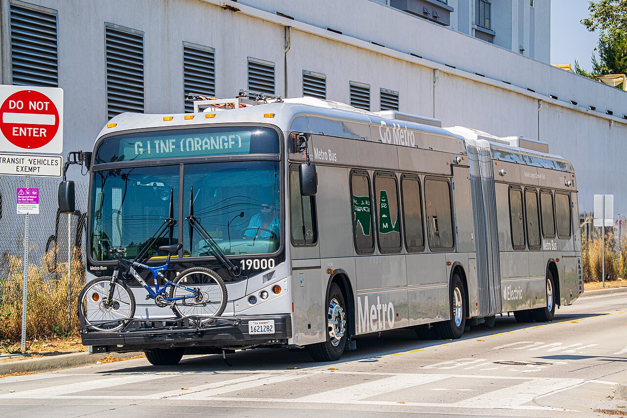 An 18-metre articulated BYD K11 battery-electric bus in service