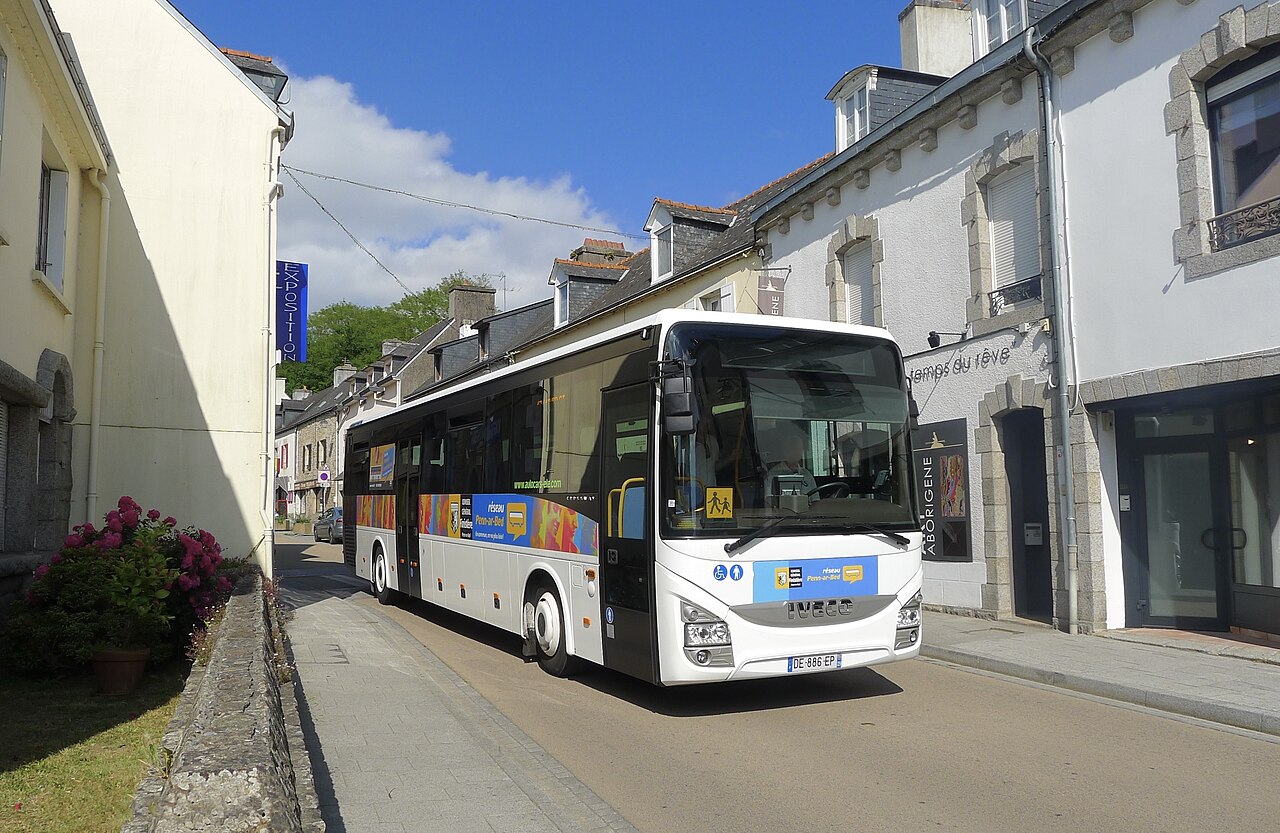 A new Iveco Bus Crossway interurban coach in Penn-ar-Bed network livery, parked at Pont-Aven, France