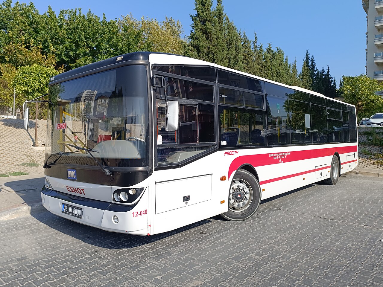 A BMC Procity low-floor city bus in ESHOT İzmir livery