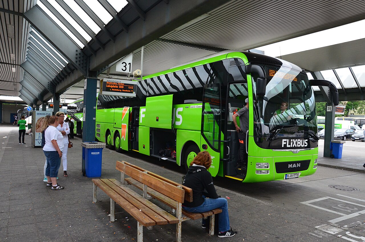 A green FlixBus MAN Lion's Coach at Berlin ZOB — the flagship coach of Fernbus Simulator.