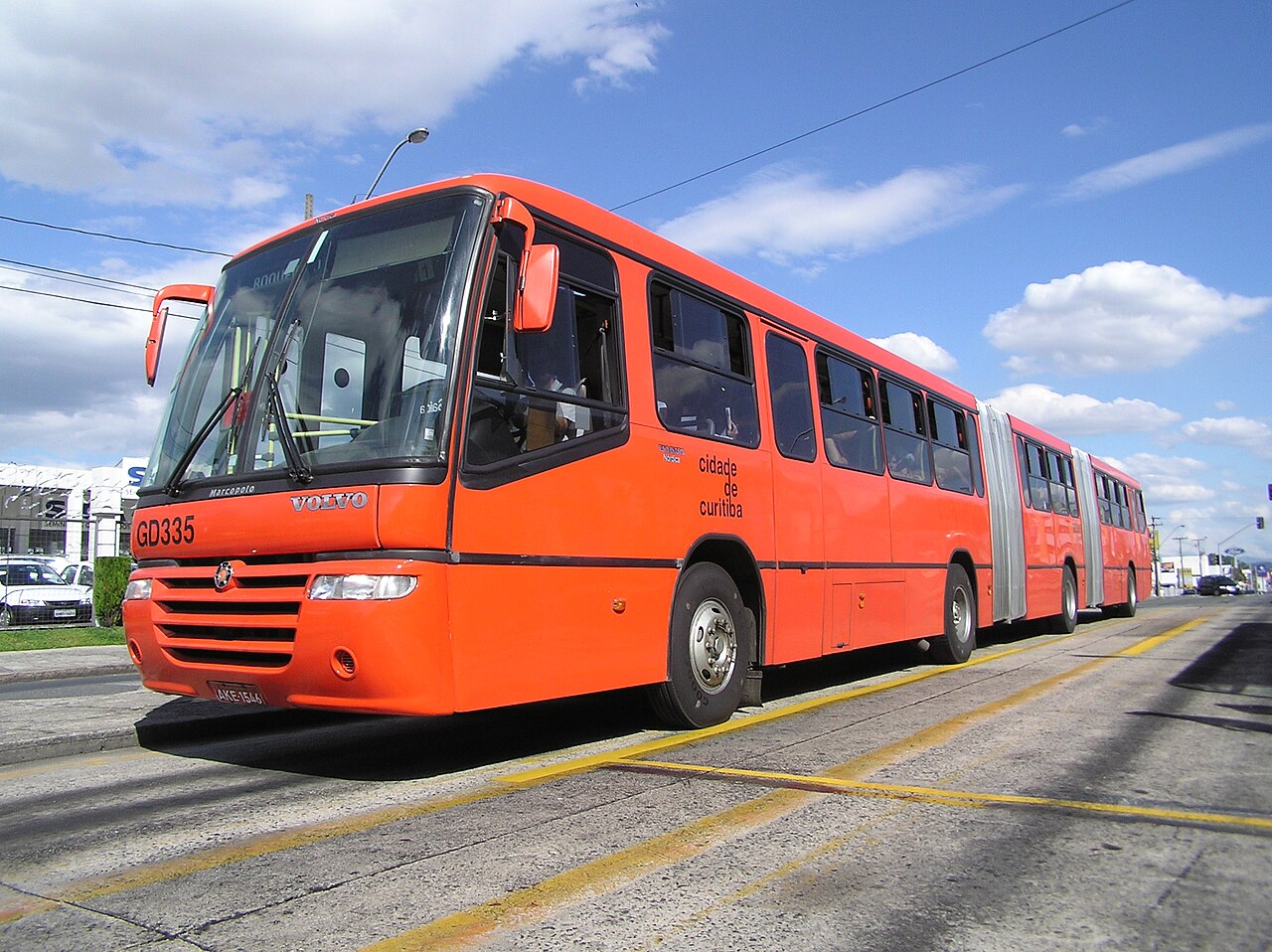 A Marcopolo-bodied bi-articulated bus in Curitiba showing its three sections joined by two concertina articulation points.