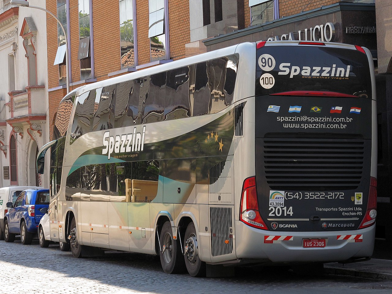 A Marcopolo Paradiso intercity coach with a single passenger door near the front