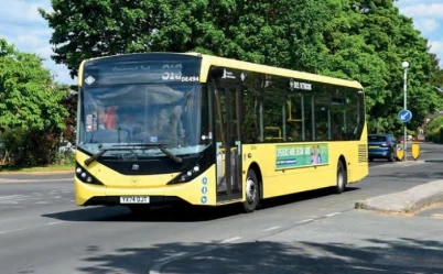 Modelo Real na Vida Real - Minibus