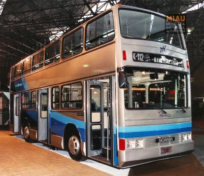 Modelo Real na Vida Real - DoubleDecker